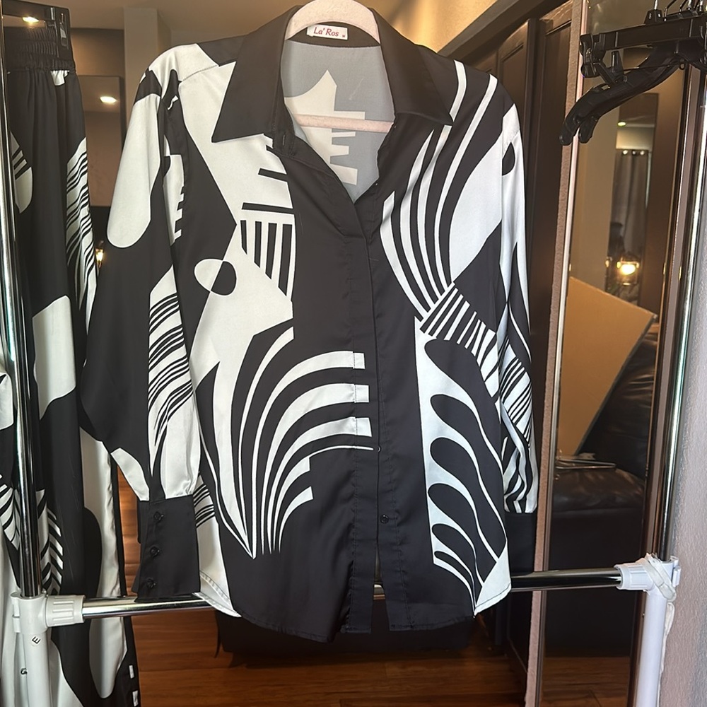 Black and White Patterned Pantsuit - Picture 2 of 6